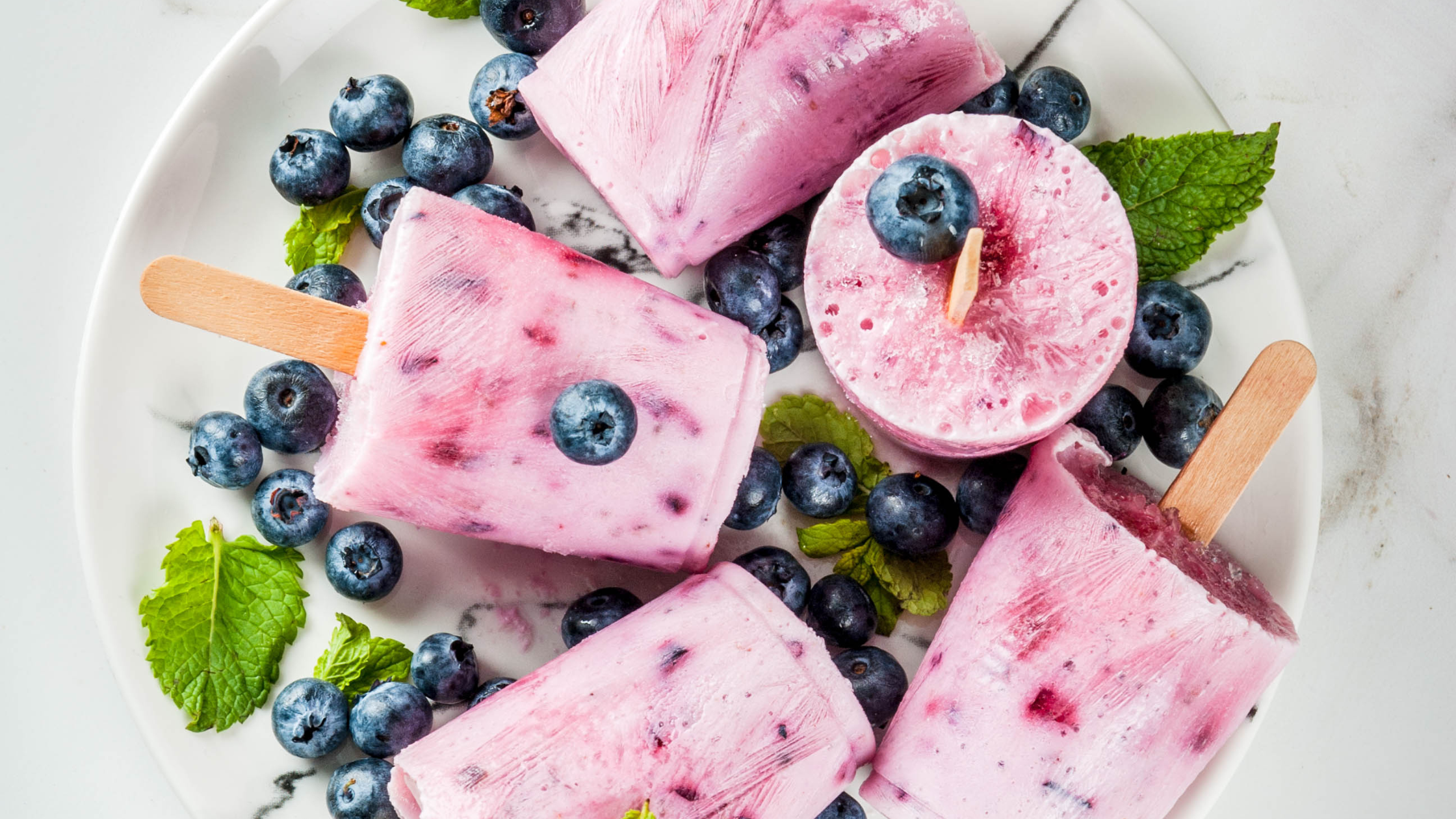 Obrázek: domácí nanuk z borůvek